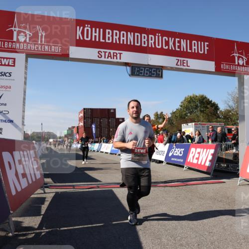 03.10.2025 - Köhlbrandbrückenlauf Lena Gebhardt http://msf.ph/oto/9071664 03.10.2025 13:36:54 Ziel 4974, 5287, 5313, 5808 meine-sportfotos.de