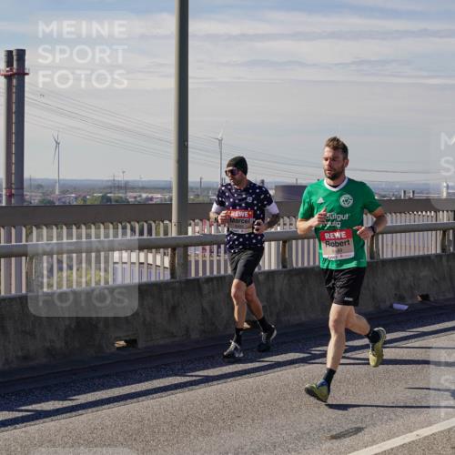 03.10.2025 - Köhlbrandbrückenlauf Michael Burmester http://msf.ph/oto/9071681 03.10.2025 12:36:41 Position 2 6489 meine-sportfotos.de