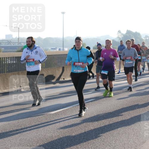 03.10.2025 - Köhlbrandbrückenlauf Lena Gebhardt http://msf.ph/oto/9071687 03.10.2025 09:24:40 Position 1 2476, 2304 meine-sportfotos.de