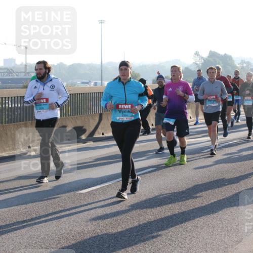 03.10.2025 - Köhlbrandbrückenlauf Lena Gebhardt http://msf.ph/oto/9071695 03.10.2025 09:24:41 Position 1 2476, 2304, 165 meine-sportfotos.de