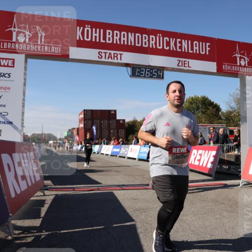 03.10.2025 - Köhlbrandbrückenlauf Lena Gebhardt http://msf.ph/oto/9071697 03.10.2025 13:36:54 Ziel 4974, 5287, 5313, 5808 meine-sportfotos.de