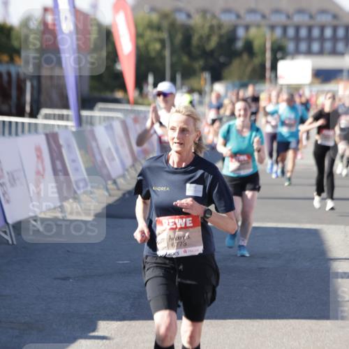 03.10.2025 - Köhlbrandbrückenlauf Jannik Wohlers http://msf.ph/oto/9071699 03.10.2025 13:15:16 Ziel 4090, 4610, 5186, 5771, 6189, 6249, 6252, 6370, 6591, 6773, 6790 meine-sportfotos.de