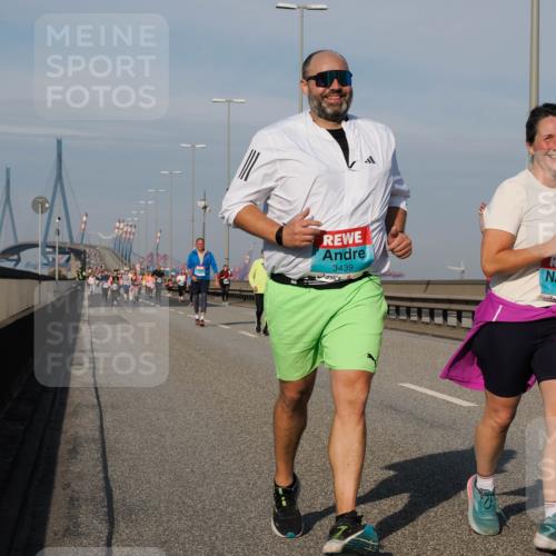 03.10.2025 - Köhlbrandbrückenlauf Fabian Wolf http://msf.ph/oto/9071702 03.10.2025 10:13:11 Position 3 3439, 3453 meine-sportfotos.de