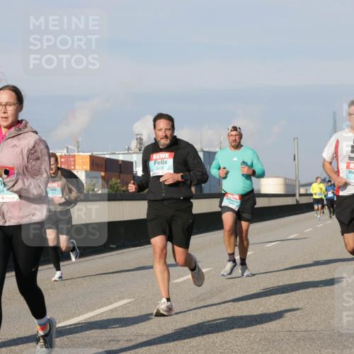03.10.2025 - Köhlbrandbrückenlauf Jannik Wohlers http://msf.ph/oto/9071704 03.10.2025 09:49:49 Position 3 1864, 3235, 3236 meine-sportfotos.de