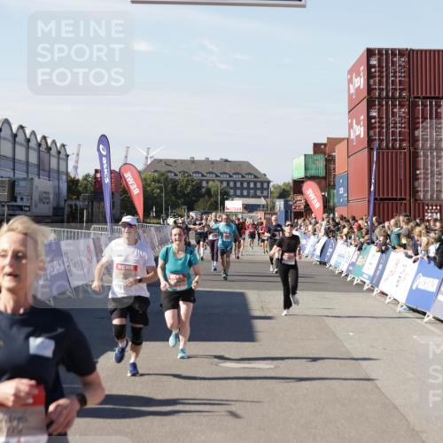 03.10.2025 - Köhlbrandbrückenlauf Jannik Wohlers http://msf.ph/oto/9071710 03.10.2025 13:15:18 Ziel 4090, 4610, 5186, 5771, 6189, 6249, 6252, 6370, 6591, 6773, 6790 meine-sportfotos.de