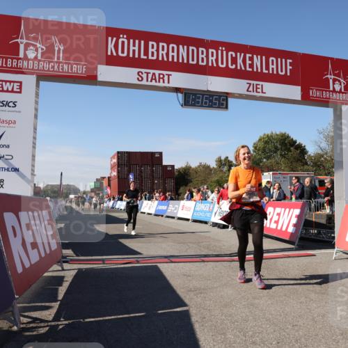 03.10.2025 - Köhlbrandbrückenlauf Lena Gebhardt http://msf.ph/oto/9071715 03.10.2025 13:36:55 Ziel 4974, 5287, 5313, 5592, 5808 meine-sportfotos.de