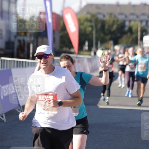 03.10.2025 - Köhlbrandbrückenlauf Jannik Wohlers http://msf.ph/oto/9071732 03.10.2025 13:15:19 Ziel 4610, 5186, 5771, 6249, 6252, 6370, 6591, 6773, 6790 meine-sportfotos.de