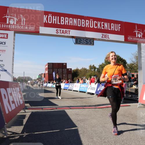 03.10.2025 - Köhlbrandbrückenlauf Lena Gebhardt http://msf.ph/oto/9071743 03.10.2025 13:36:56 Ziel 4974, 5287, 5313, 5592, 5808 meine-sportfotos.de