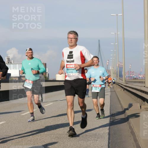 03.10.2025 - Köhlbrandbrückenlauf Jannik Wohlers http://msf.ph/oto/9071747 03.10.2025 09:49:50 Position 3 3235, 1326, 3236, 2732 meine-sportfotos.de