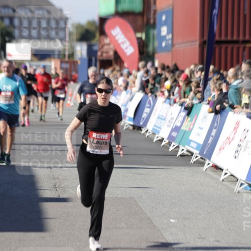03.10.2025 - Köhlbrandbrückenlauf Jannik Wohlers http://msf.ph/oto/9071750 03.10.2025 13:15:20 Ziel 4031, 4610, 5186, 5771, 6370, 6535, 6591, 6773, 6790 meine-sportfotos.de