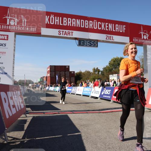03.10.2025 - Köhlbrandbrückenlauf Lena Gebhardt http://msf.ph/oto/9071752 03.10.2025 13:36:56 Ziel 4974, 5287, 5313, 5592, 5808 meine-sportfotos.de