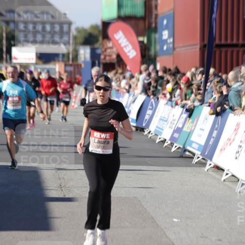 03.10.2025 - Köhlbrandbrückenlauf Jannik Wohlers http://msf.ph/oto/9071768 03.10.2025 13:15:20 Ziel 4031, 4610, 5186, 5771, 6370, 6535, 6591, 6773, 6790 meine-sportfotos.de