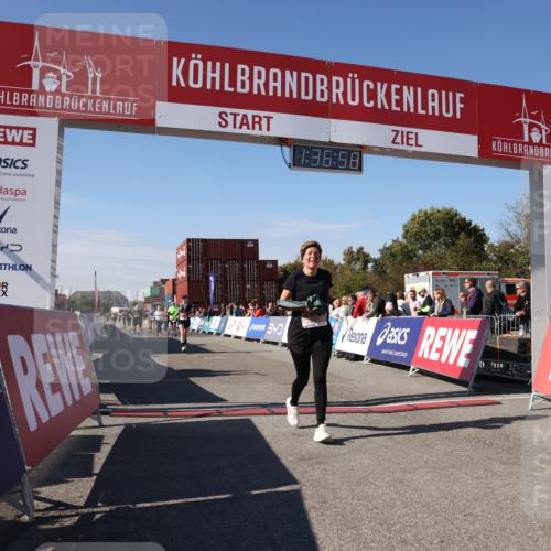 03.10.2025 - Köhlbrandbrückenlauf Lena Gebhardt http://msf.ph/oto/9071770 03.10.2025 13:36:58 Ziel 5287, 5313, 5592, 5808 meine-sportfotos.de