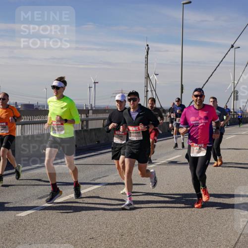 03.10.2025 - Köhlbrandbrückenlauf Michael Burmester http://msf.ph/oto/9071776 03.10.2025 12:36:48 Position 2 6520 meine-sportfotos.de
