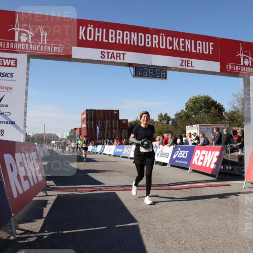 03.10.2025 - Köhlbrandbrückenlauf Lena Gebhardt http://msf.ph/oto/9071784 03.10.2025 13:36:58 Ziel 5287, 5313, 5592, 5808 meine-sportfotos.de