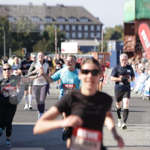03.10.2025 - Köhlbrandbrückenlauf Jannik Wohlers http://msf.ph/oto/9071789 03.10.2025 13:15:22 Ziel 4031, 4610, 5771, 6535, 6772, 6773, 6790 meine-sportfotos.de