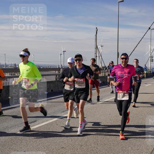 03.10.2025 - Köhlbrandbrückenlauf Michael Burmester http://msf.ph/oto/9071796 03.10.2025 12:36:48 Position 2 6520 meine-sportfotos.de