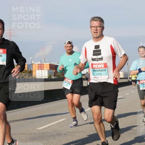 03.10.2025 - Köhlbrandbrückenlauf Jannik Wohlers http://msf.ph/oto/9071797 03.10.2025 09:49:51 Position 3 3235, 1326, 3236 meine-sportfotos.de