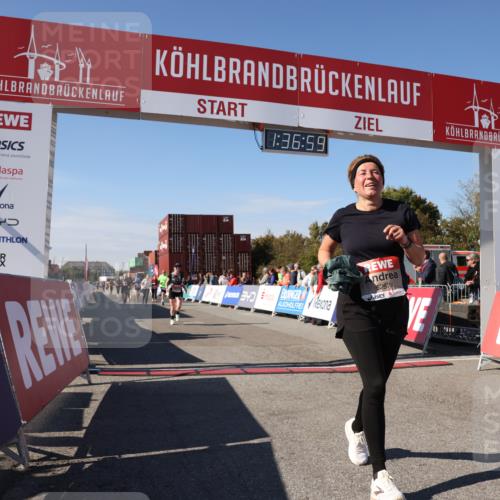 03.10.2025 - Köhlbrandbrückenlauf Lena Gebhardt http://msf.ph/oto/9071814 03.10.2025 13:36:59 Ziel 5287, 5313, 5592, 5808 meine-sportfotos.de