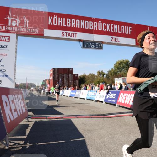 03.10.2025 - Köhlbrandbrückenlauf Lena Gebhardt http://msf.ph/oto/9071825 03.10.2025 13:37:00 Ziel 5287, 5313, 5592, 5808 meine-sportfotos.de