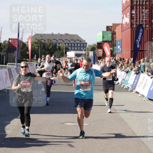 03.10.2025 - Köhlbrandbrückenlauf Jannik Wohlers http://msf.ph/oto/9071851 03.10.2025 13:15:25 Ziel 4031, 4267, 4610, 4962, 5309, 5771, 6019, 6535, 6772, 6773, 6790 meine-sportfotos.de
