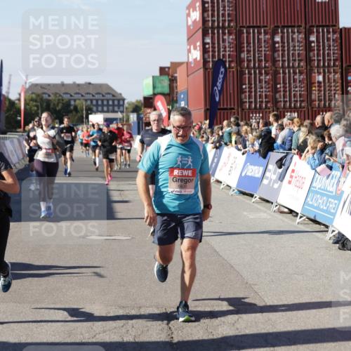 03.10.2025 - Köhlbrandbrückenlauf Jannik Wohlers http://msf.ph/oto/9071859 03.10.2025 13:15:26 Ziel 4031, 4267, 4610, 4958, 4962, 5309, 5771, 6019, 6535, 6772, 6773, 6790 meine-sportfotos.de