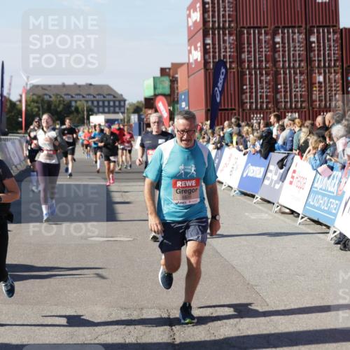 03.10.2025 - Köhlbrandbrückenlauf Jannik Wohlers http://msf.ph/oto/9071874 03.10.2025 13:15:26 Ziel 4031, 4267, 4610, 4958, 4962, 5309, 5771, 6019, 6535, 6772, 6773, 6790 meine-sportfotos.de