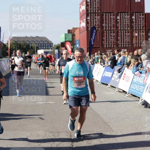 03.10.2025 - Köhlbrandbrückenlauf Jannik Wohlers http://msf.ph/oto/9071883 03.10.2025 13:15:26 Ziel 4031, 4267, 4610, 4958, 4962, 5309, 5771, 6019, 6535, 6772, 6773, 6790 meine-sportfotos.de