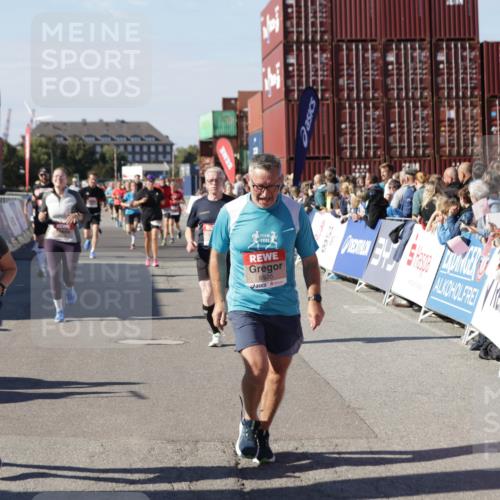 03.10.2025 - Köhlbrandbrückenlauf Jannik Wohlers http://msf.ph/oto/9071887 03.10.2025 13:15:26 Ziel 4031, 4267, 4610, 4958, 4962, 5309, 5771, 6019, 6535, 6772, 6773, 6790 meine-sportfotos.de