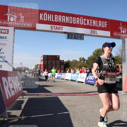03.10.2025 - Köhlbrandbrückenlauf Lena Gebhardt http://msf.ph/oto/9071892 03.10.2025 13:37:03 Ziel 5287, 5507, 5592, 6104, 6380, 6381 meine-sportfotos.de