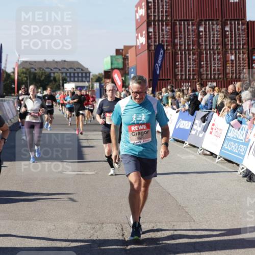 03.10.2025 - Köhlbrandbrückenlauf Jannik Wohlers http://msf.ph/oto/9071898 03.10.2025 13:15:26 Ziel 4031, 4267, 4610, 4958, 4962, 5309, 5771, 6019, 6535, 6772, 6773, 6790 meine-sportfotos.de