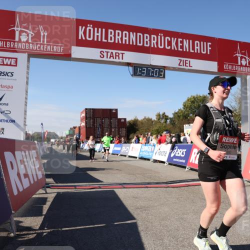 03.10.2025 - Köhlbrandbrückenlauf Lena Gebhardt http://msf.ph/oto/9071905 03.10.2025 13:37:03 Ziel 5287, 5507, 5592, 6104, 6380, 6381 meine-sportfotos.de