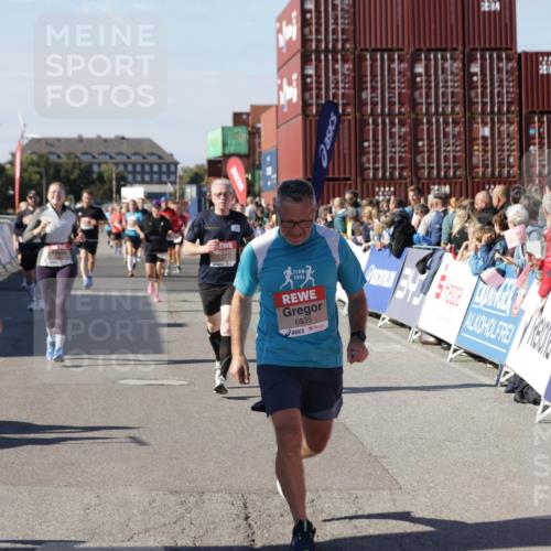 03.10.2025 - Köhlbrandbrückenlauf Jannik Wohlers http://msf.ph/oto/9071909 03.10.2025 13:15:26 Ziel 4031, 4267, 4610, 4958, 4962, 5309, 5771, 6019, 6535, 6772, 6773, 6790 meine-sportfotos.de