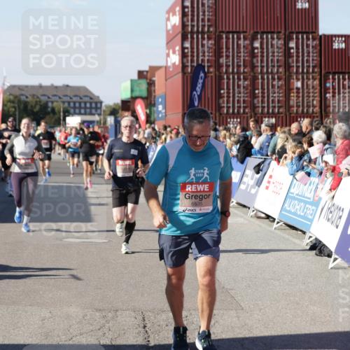 03.10.2025 - Köhlbrandbrückenlauf Jannik Wohlers http://msf.ph/oto/9071927 03.10.2025 13:15:26 Ziel 4031, 4267, 4610, 4958, 4962, 5309, 5771, 6019, 6535, 6772, 6773, 6790 meine-sportfotos.de