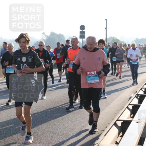 03.10.2025 - Köhlbrandbrückenlauf Lena Gebhardt http://msf.ph/oto/9071938 03.10.2025 09:24:43 Position 1 2435, 3097 meine-sportfotos.de