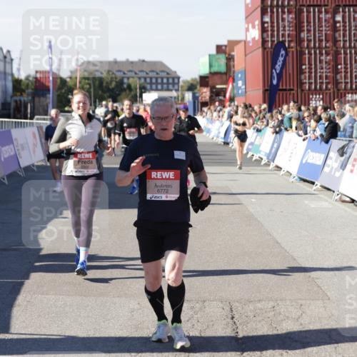 03.10.2025 - Köhlbrandbrückenlauf Jannik Wohlers http://msf.ph/oto/9071945 03.10.2025 13:15:28 Ziel 4031, 4267, 4610, 4797, 4871, 4958, 4962, 5309, 5771, 6019, 6535, 6772, 6790 meine-sportfotos.de