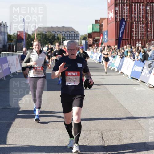 03.10.2025 - Köhlbrandbrückenlauf Jannik Wohlers http://msf.ph/oto/9071953 03.10.2025 13:15:29 Ziel 4031, 4267, 4610, 4797, 4871, 4958, 4962, 5309, 5771, 6019, 6535, 6772, 6790 meine-sportfotos.de
