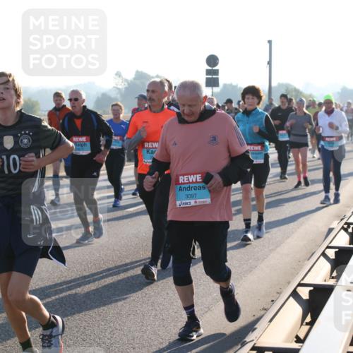 03.10.2025 - Köhlbrandbrückenlauf Lena Gebhardt http://msf.ph/oto/9071958 03.10.2025 09:24:44 Position 1 10, 3116, 3097 meine-sportfotos.de