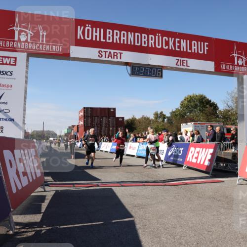 03.10.2025 - Köhlbrandbrückenlauf Lena Gebhardt http://msf.ph/oto/9071963 03.10.2025 13:37:06 Ziel 5262, 5287, 5303, 5507, 5592, 6104, 6380, 6381 meine-sportfotos.de