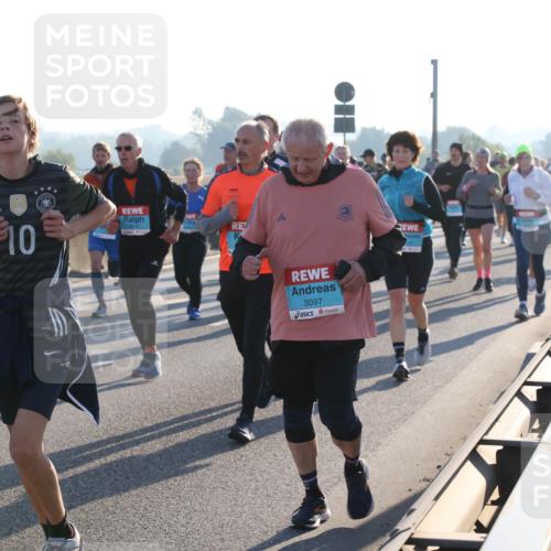 03.10.2025 - Köhlbrandbrückenlauf Lena Gebhardt http://msf.ph/oto/9071968 03.10.2025 09:24:44 Position 1 10, 3097 meine-sportfotos.de