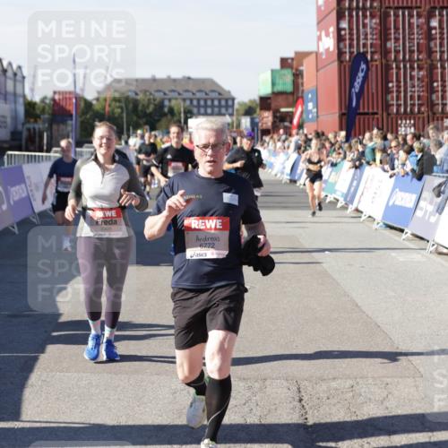 03.10.2025 - Köhlbrandbrückenlauf Jannik Wohlers http://msf.ph/oto/9071978 03.10.2025 13:15:29 Ziel 4031, 4267, 4610, 4797, 4871, 4958, 4962, 5309, 5771, 6019, 6535, 6772, 6790 meine-sportfotos.de