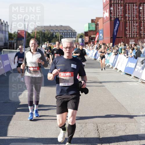 03.10.2025 - Köhlbrandbrückenlauf Jannik Wohlers http://msf.ph/oto/9071985 03.10.2025 13:15:29 Ziel 4031, 4267, 4610, 4797, 4871, 4958, 4962, 5309, 5771, 6019, 6535, 6772, 6790 meine-sportfotos.de