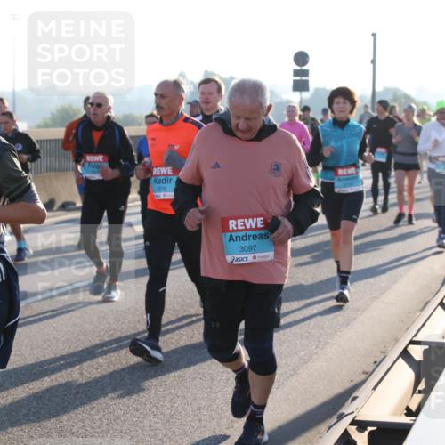 03.10.2025 - Köhlbrandbrückenlauf Lena Gebhardt http://msf.ph/oto/9071992 03.10.2025 09:24:44 Position 1 3576, 3097 meine-sportfotos.de