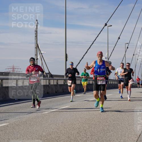 03.10.2025 - Köhlbrandbrückenlauf Michael Burmester http://msf.ph/oto/9072007 03.10.2025 12:37:05 Position 2  meine-sportfotos.de