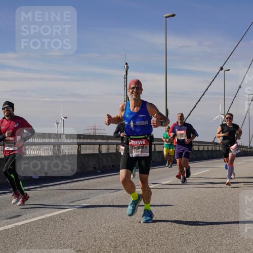 03.10.2025 - Köhlbrandbrückenlauf Michael Burmester http://msf.ph/oto/9072056 03.10.2025 12:37:06 Position 2 584 meine-sportfotos.de