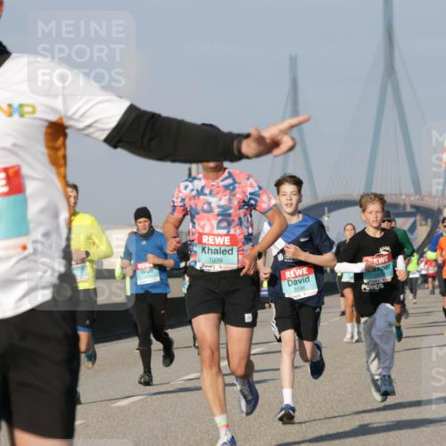 03.10.2025 - Köhlbrandbrückenlauf Jannik Wohlers http://msf.ph/oto/9072063 03.10.2025 09:49:57 Position 3 3791, 1039, 3196, 1173 meine-sportfotos.de