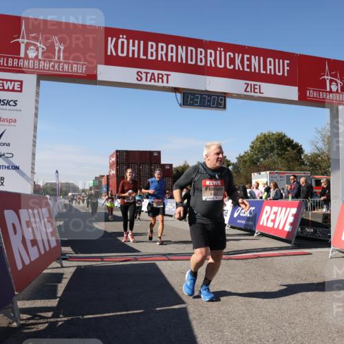 03.10.2025 - Köhlbrandbrückenlauf Lena Gebhardt http://msf.ph/oto/9072072 03.10.2025 13:37:09 Ziel 5262, 5303, 5466, 5507, 5576, 5592, 6104, 6380, 6381, 6521 meine-sportfotos.de