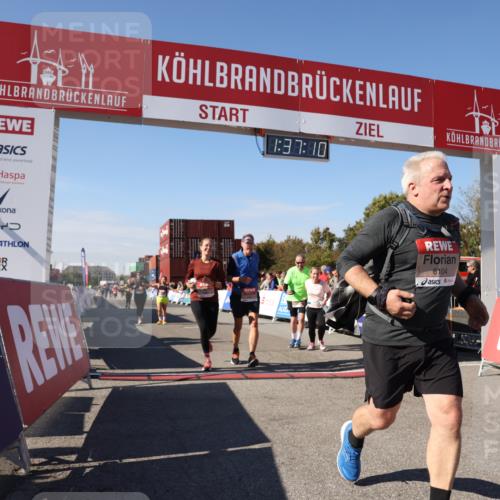 03.10.2025 - Köhlbrandbrückenlauf Lena Gebhardt http://msf.ph/oto/9072081 03.10.2025 13:37:10 Ziel 5262, 5303, 5466, 5507, 5576, 5592, 6104, 6380, 6381, 6521 meine-sportfotos.de