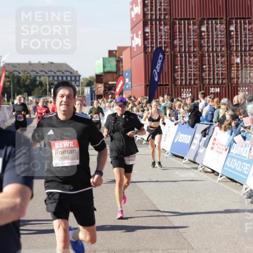 03.10.2025 - Köhlbrandbrückenlauf Jannik Wohlers http://msf.ph/oto/9072088 03.10.2025 13:15:31 Ziel 4031, 4267, 4399, 4577, 4678, 4704, 4797, 4871, 4958, 4962, 5309, 5771, 6019, 6535, 6772 meine-sportfotos.de