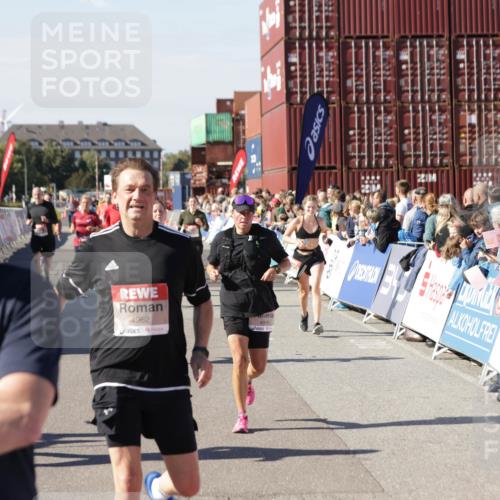 03.10.2025 - Köhlbrandbrückenlauf Jannik Wohlers http://msf.ph/oto/9072092 03.10.2025 13:15:31 Ziel 4031, 4267, 4399, 4577, 4678, 4704, 4797, 4871, 4958, 4962, 5309, 5771, 6019, 6535, 6772 meine-sportfotos.de